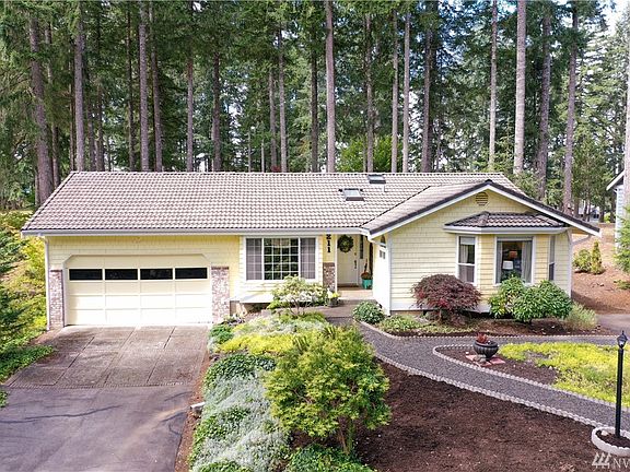 3rd image of 211 E Saint Andrews Dr