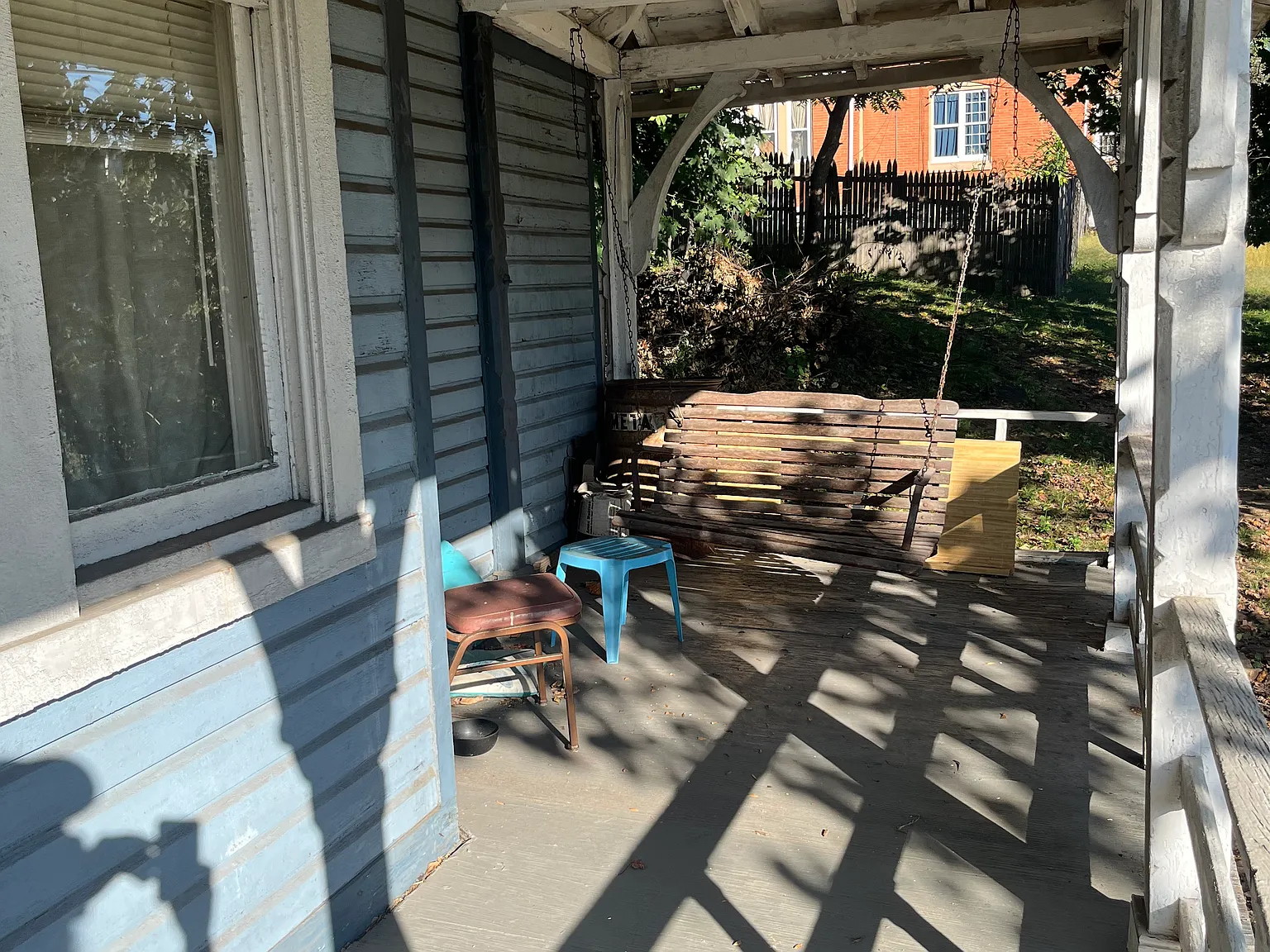 1 bed, 1.5 bath, 650 sqft, $1,050 — Photo 2