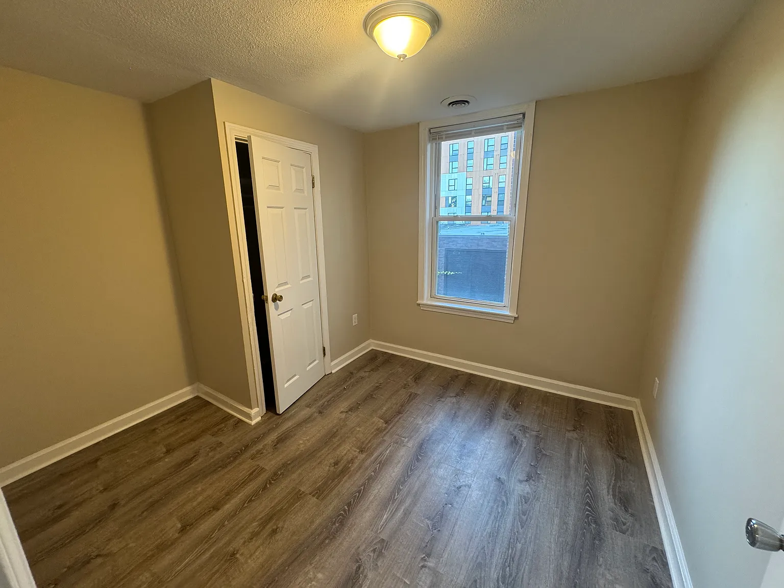3 bed, 9999 sqft, $3,700 — Photo 4