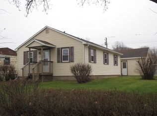 1220 S 1st St, Prairie Du Chien, WI 53821
