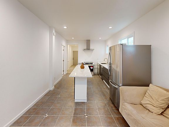 3rd image of 375 E Saint James St