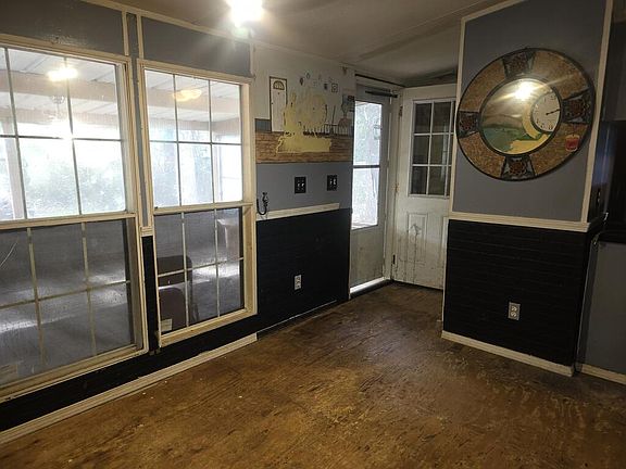 8th image of 6114 Elliott Dr