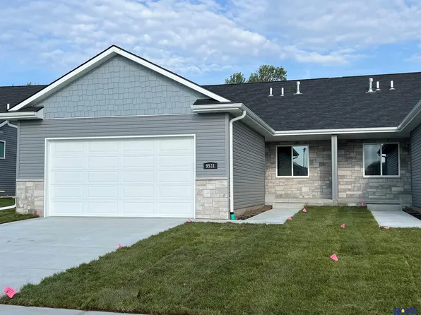 9531 Bailie Ct, Waverly, NE 68462