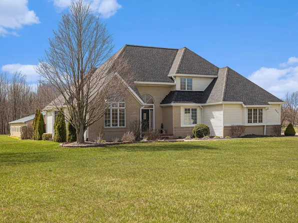 124 Ridge Rd, Quincy, MI 49082