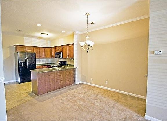 4th image of 137 Alexander Blvd