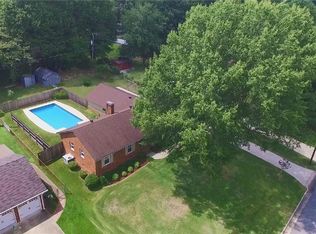 724 Westbrook Dr, Burlington, NC 27215