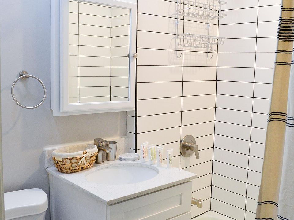 2nd image of 837 W Barry Ave APT 1A