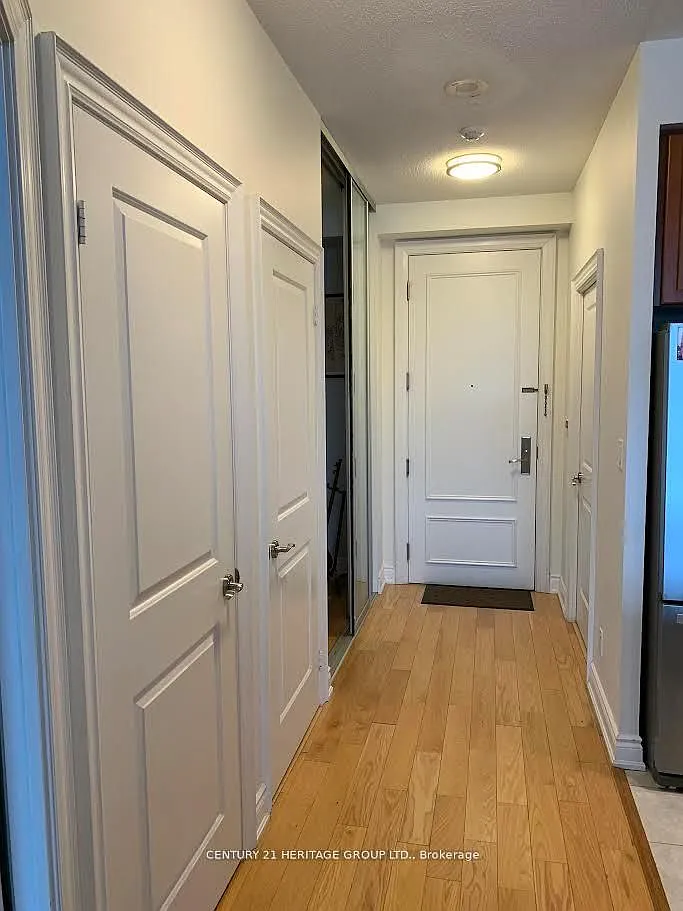10 Bloorview Pl — Photo 1