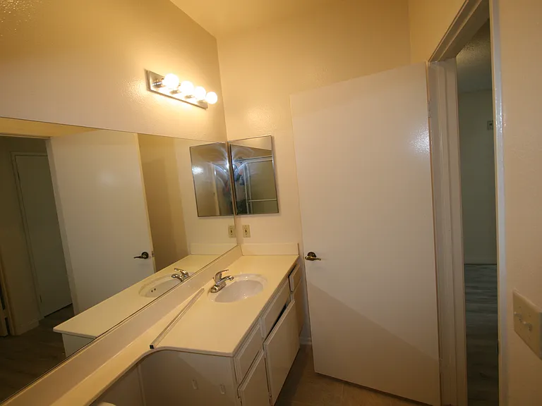 3637 Clarington Ave #202 — Photo 34