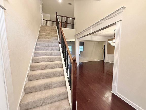 5th image of 203 Sherri St