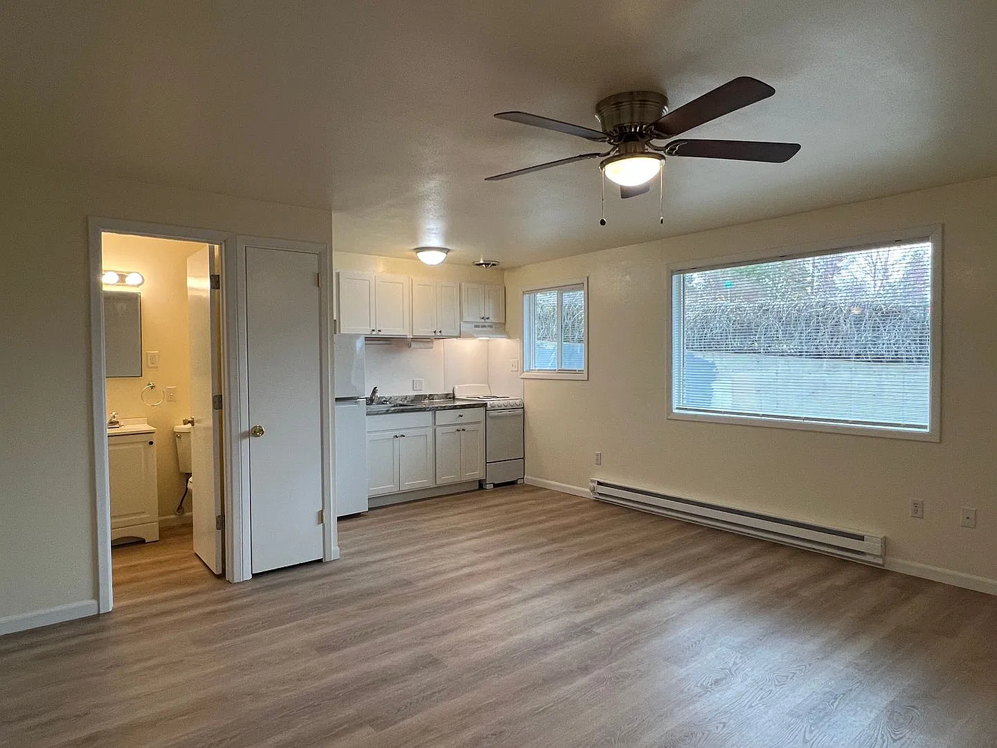 320 J St — Photo 3