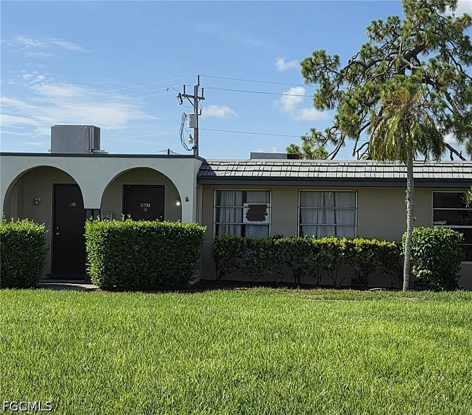 2 bed, 1.0 bath, 812 sqft, $1,200 — Photo 1
