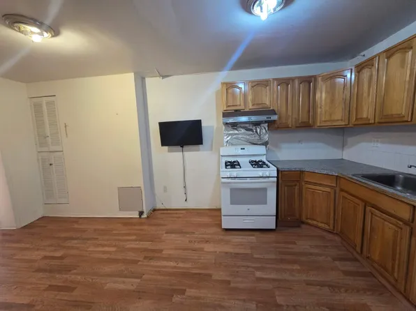 120 Kingsland Avenue image 5 of 6