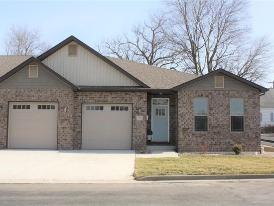 130 E Locust St, Columbia, IL 62236