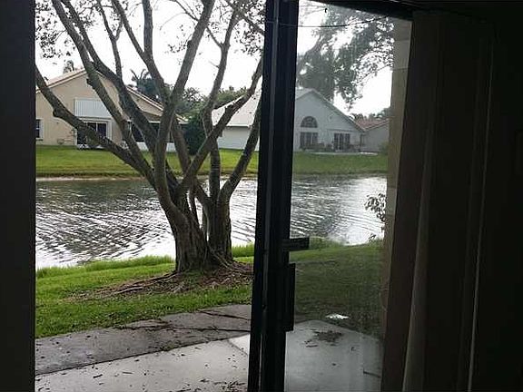 4th image of 9450 Palm Cir S
