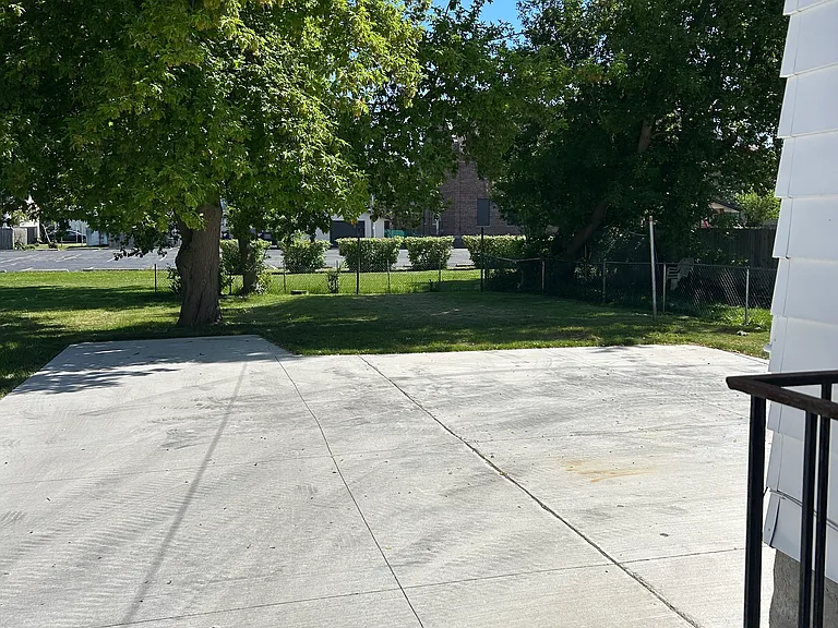 1241 Bluff Ave — Photo 12