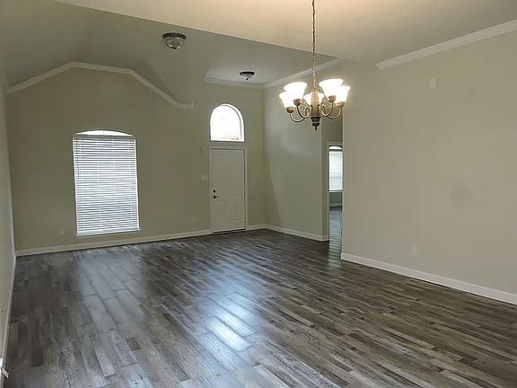 5th image of 409 Majesty Dr
