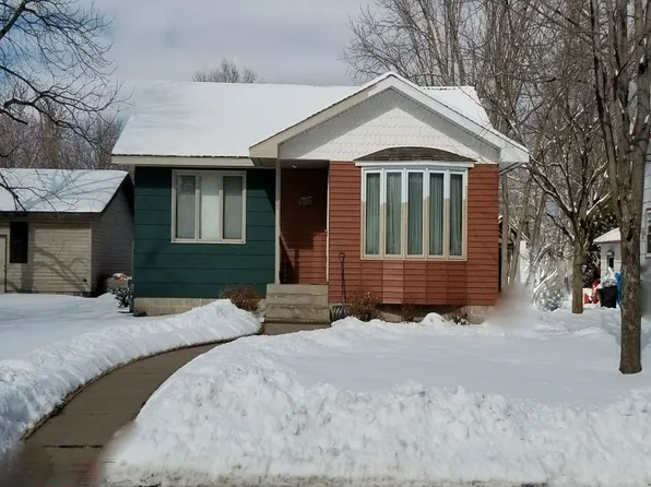 645 W 3rd St, Rush City, MN 55069