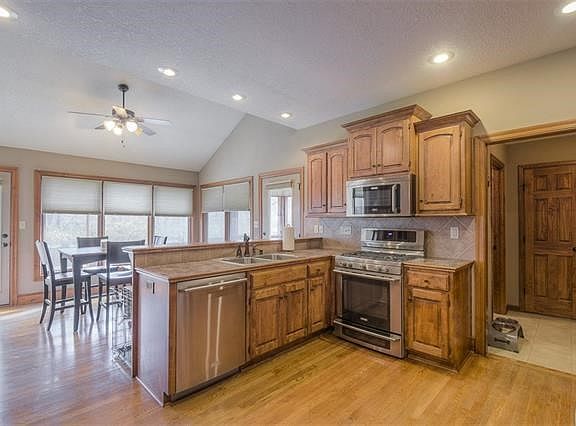 3rd image of 1809 S Sioux Ct