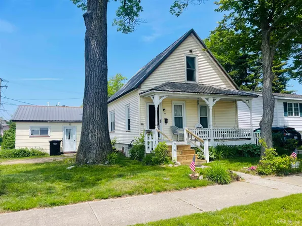 916 Minneapolis Ave, Gladstone, MI 49837