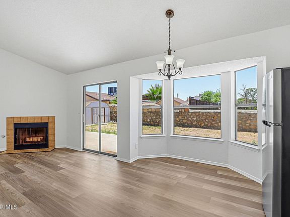 3rd image of 628 Woodcrest Ln
