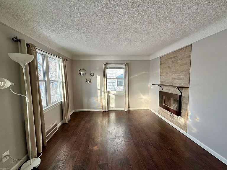 25304 Culver St — Photo 2