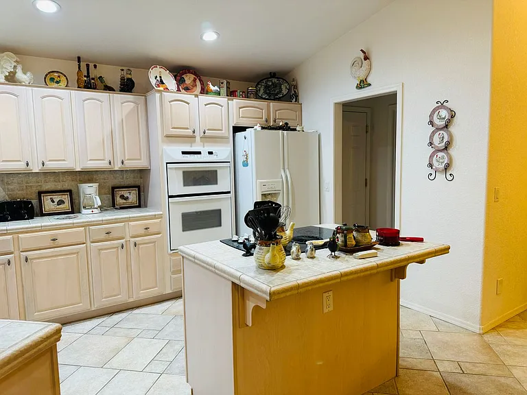 2057 E Sandtrap Ln — Photo 8