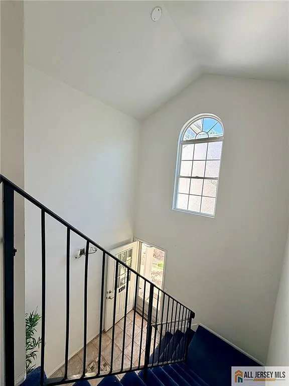 3 bed, 2.5 bath, 1864 sqft, $3,000 — Photo 4