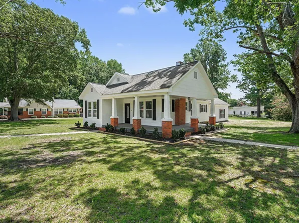 207 Old Post Rd, Erwin, NC 28339
