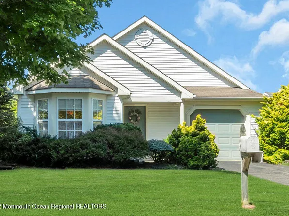 2 Round Valley Lane, Lakewood, NJ 08701