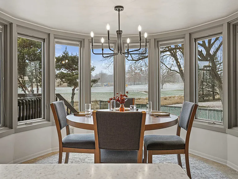 600 Woodview Dr — Photo 30