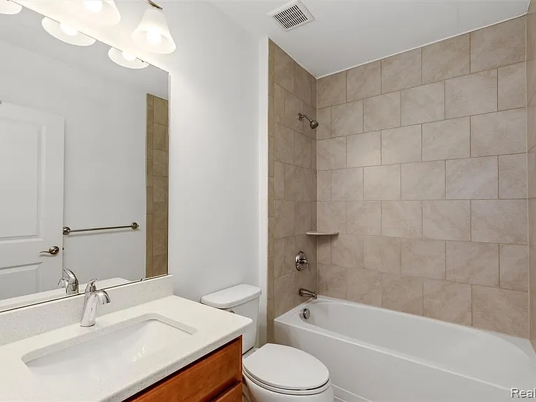 2769 Ashcombe Dr — Photo 31