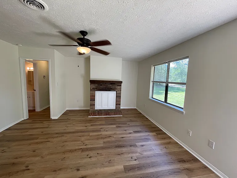 105 Redstone Dr — Photo 11