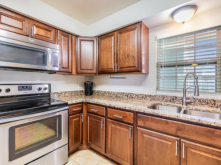 701 Poinsettia Rd #306 — Photo 11