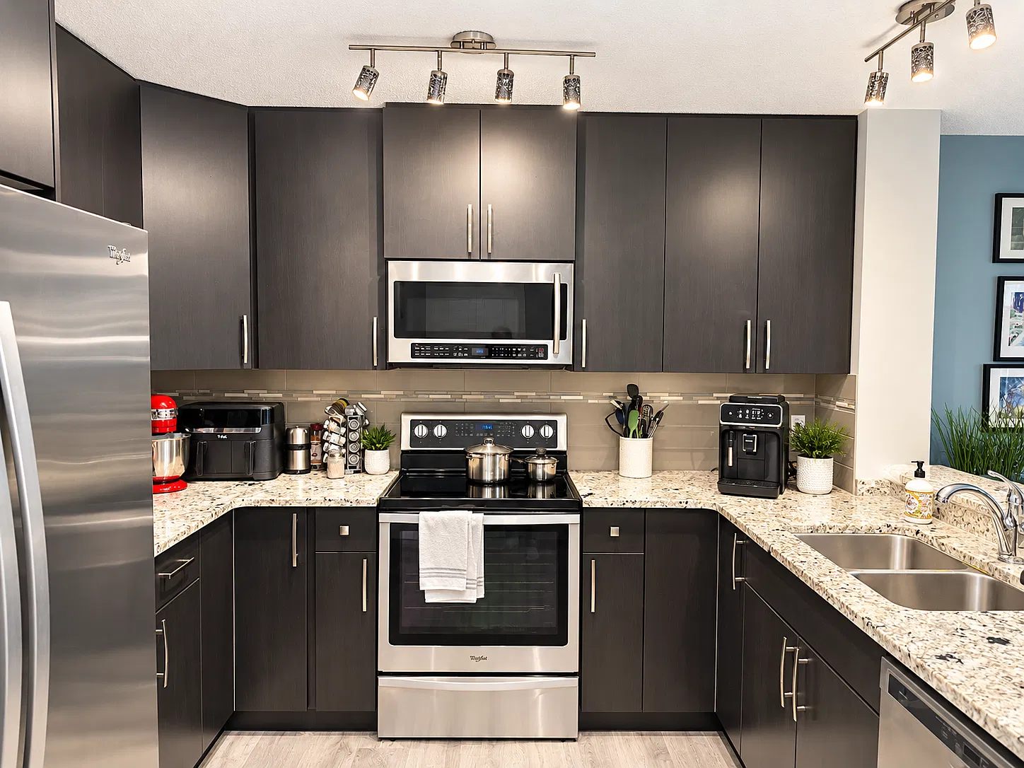 3 Bed 2.5 Bath Half Duplex In Jensen Lakes ? St. Albert — Photo 2