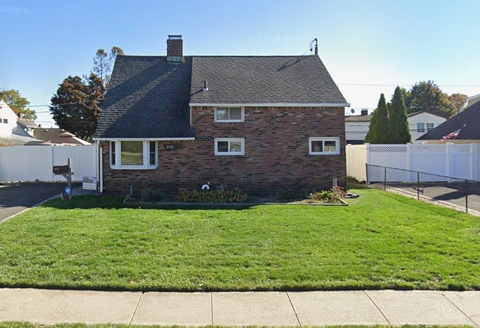 1st image of 614 N Newbridge Road