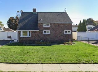 614 N Newbridge Road, Levittown, NY 11756