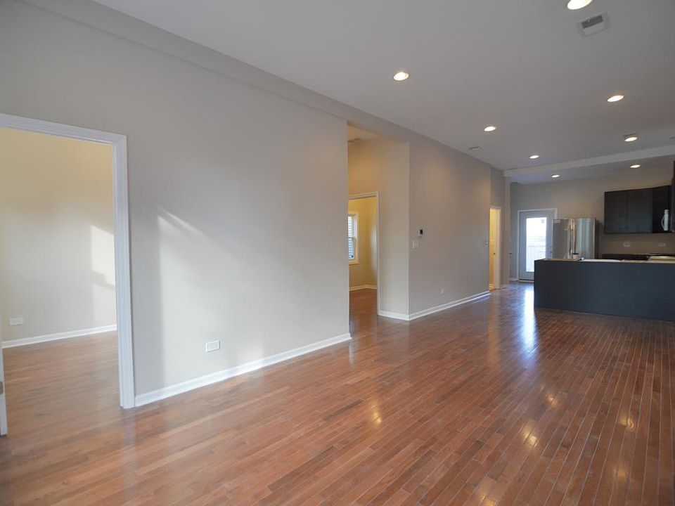 1st image of 2513 N Artesian Ave #1