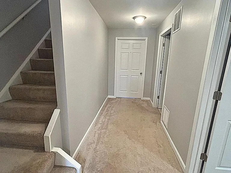 715 Acorn Ct — Photo 10