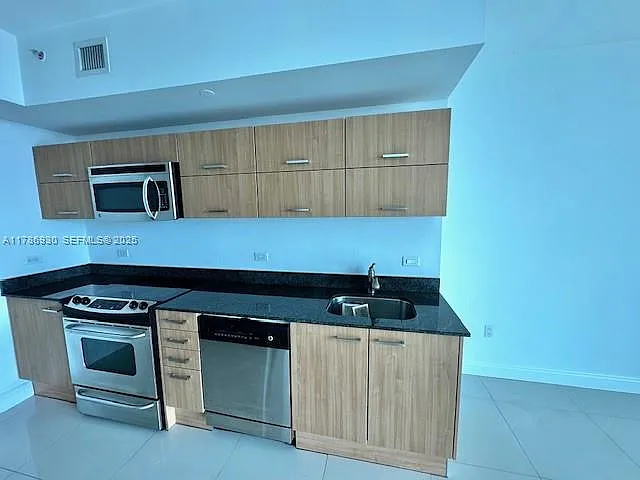 350 S Miami Ave #15 — Photo 11