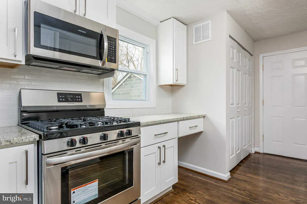 301 Cedarleaf Ave photo 1