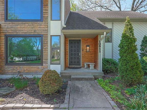3rd image of 10911 W 120th Ter