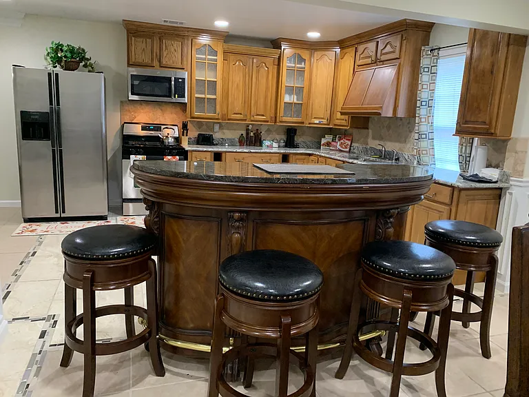 Mini bar and eat in kitchen with 6 stools