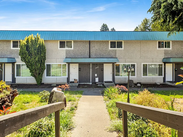1418 Harris Ave — Photo 1