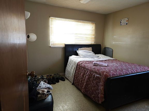 4th image of 5726 Gateway Dr