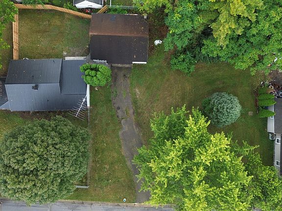 4th image of 1015 Hillcrest Ave