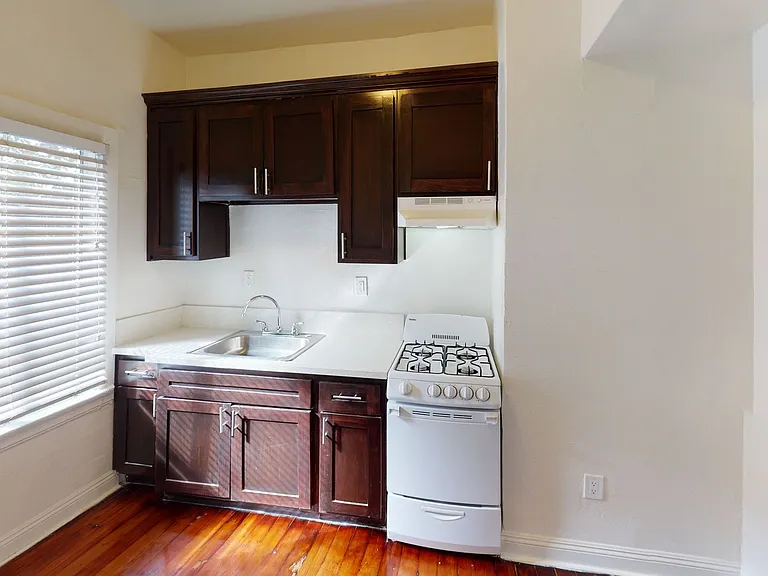 1416 - 1416 Apartments — Photo 3