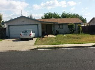 1431 W McHughes Ave, Visalia, CA 93291
