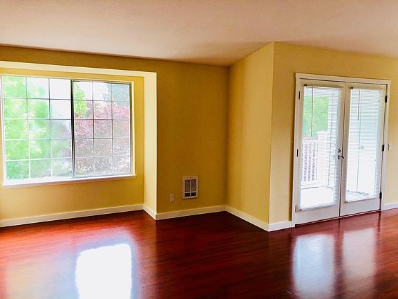 Spacious living room