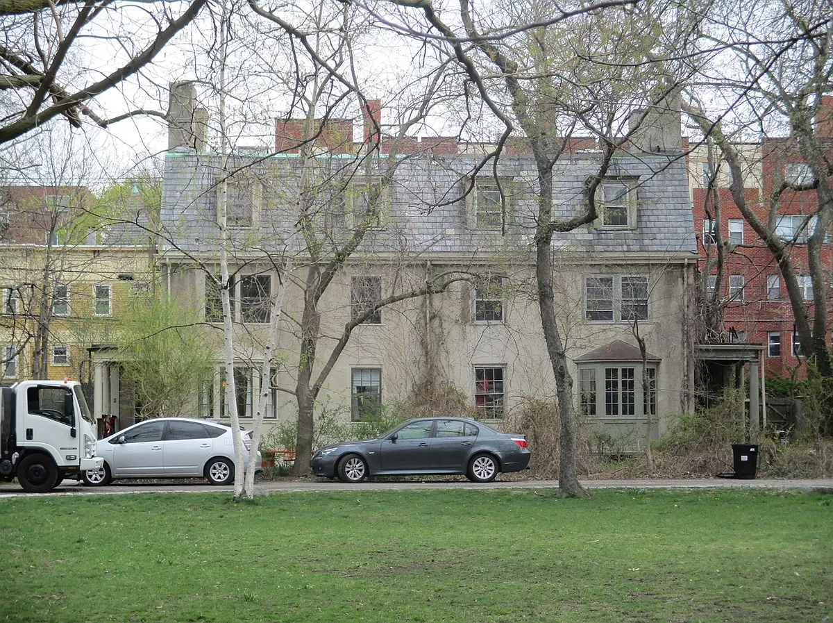 Building Photo - 6 Shady Hill Sq